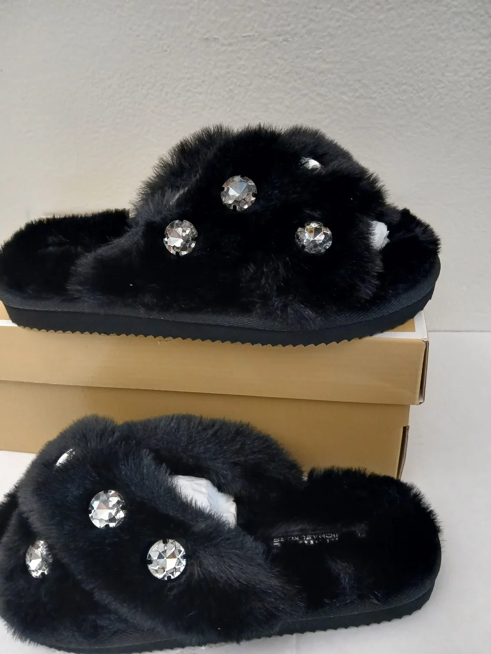 Michael Kors Black Faux Fur Jeweled Slide Slippers Size 6M New $35